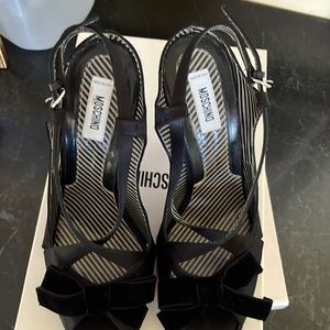 Moschino size 39 Italian black satin  high heel evening shoes velvet bows